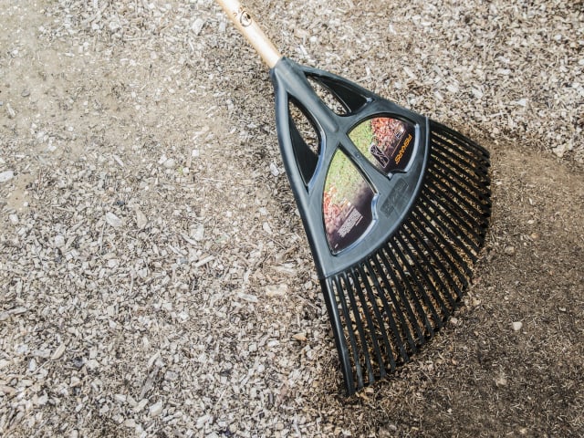 Fiskars XL Leaf Rake 65cm
